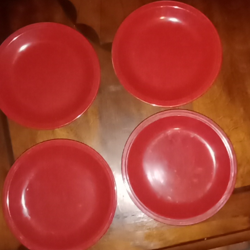 2 Red Plates - Picture 2 of 4